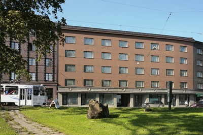 Korterelamu Tallinnas Pärnu mnt 32, vaade hoonele. Arhitekt Eugen Habermann  similar photo