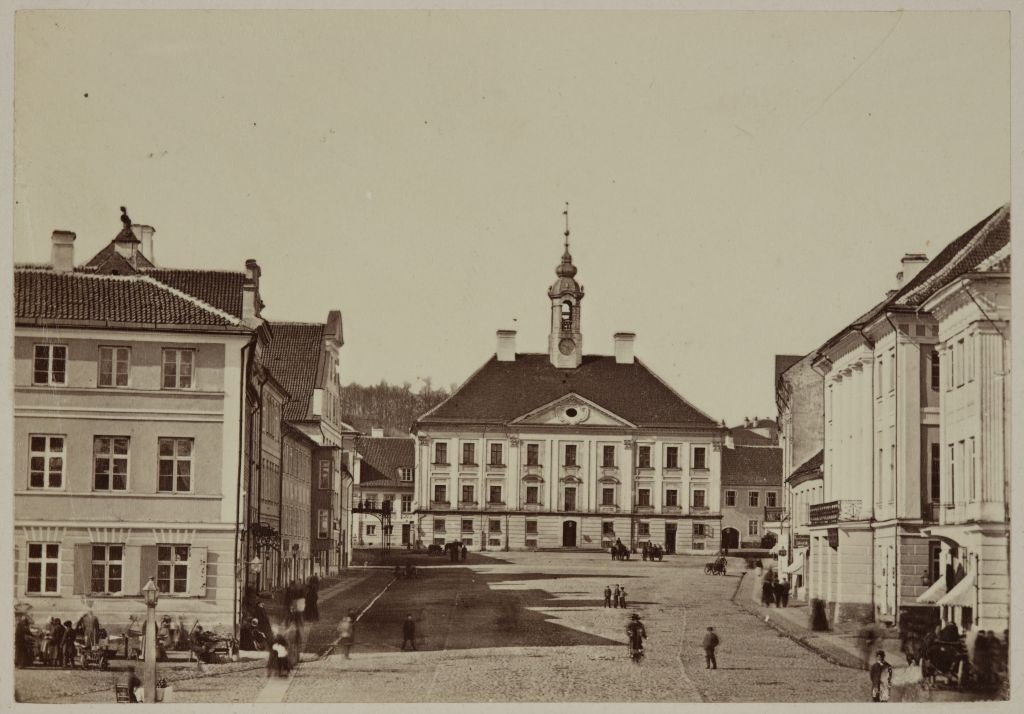 Tartu Raekoja Square and Raekoja from the Kivis Bridge