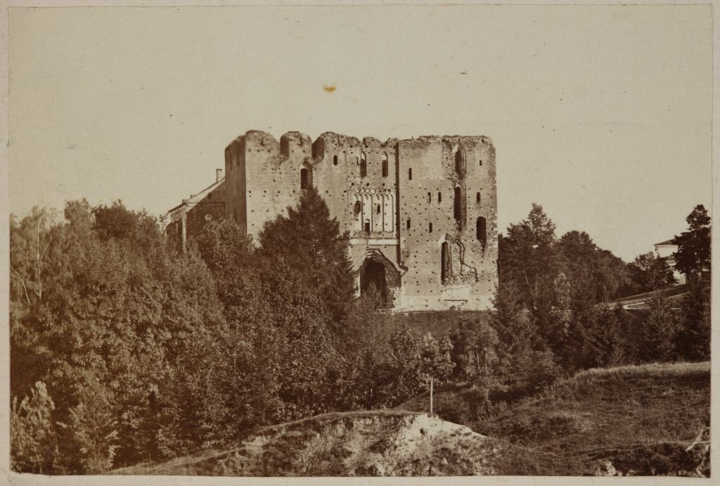 The ruins of the Tartu Toom Church over the Toomory
