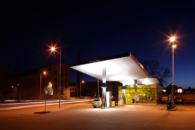 Olerexi bensiinijaam Tallinnas, öine vaade. AB Eek & Mutso: Madis Eek, Margit Mutso  duplicate photo