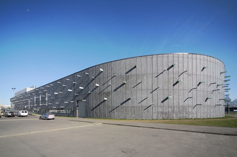 Lasnamäe spordihoone, vaade hoonele. Arhitektid Siiri Vallner, Hanno Grossschmidt, Tomomi Hayashi