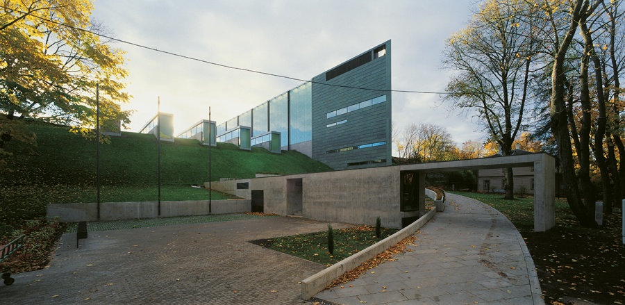 KUMU, Eesti Kunstimuuseum, vaade hoonele. Arhitekt Pekka Vapaavuori koos kollektiiviga