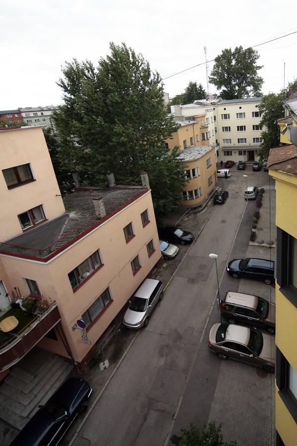 Raua tänava umbsopp, vaade katuselt. Planeering: arhitekt Anton Soans