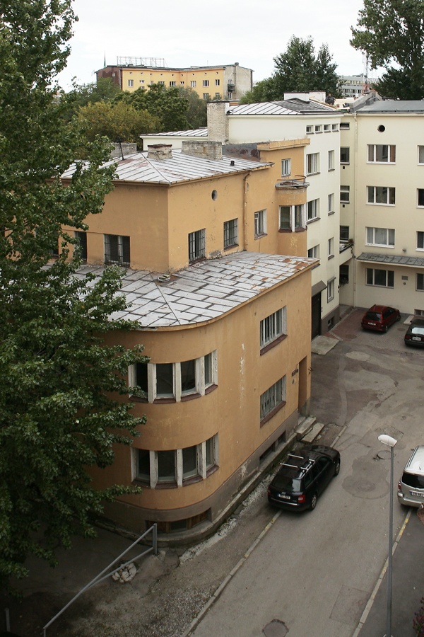 Raua tänava umbsopp, vaade katuselt. Planeering: arhitekt Anton Soans