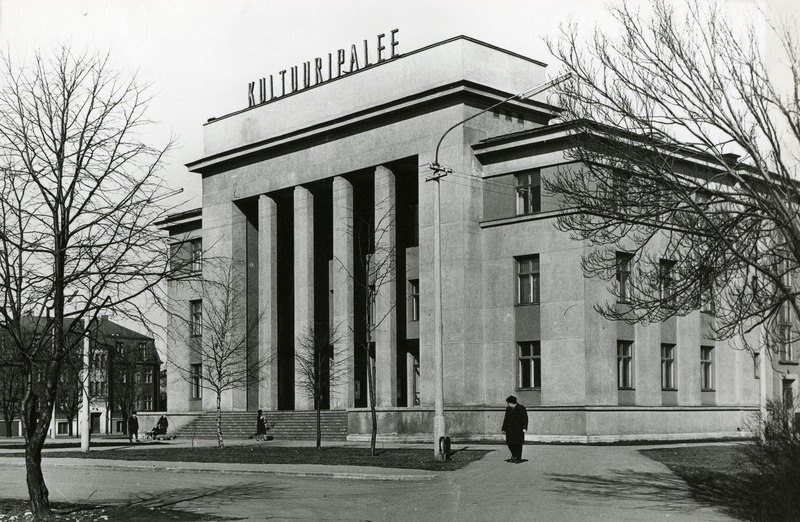 Salme keskus, endine kultuuripalee (kultuurikeskus). Arhitektid Paul Härmson, Kalju Luts