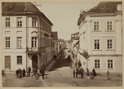 Rüütli Street by Raekoja square  duplicate photo