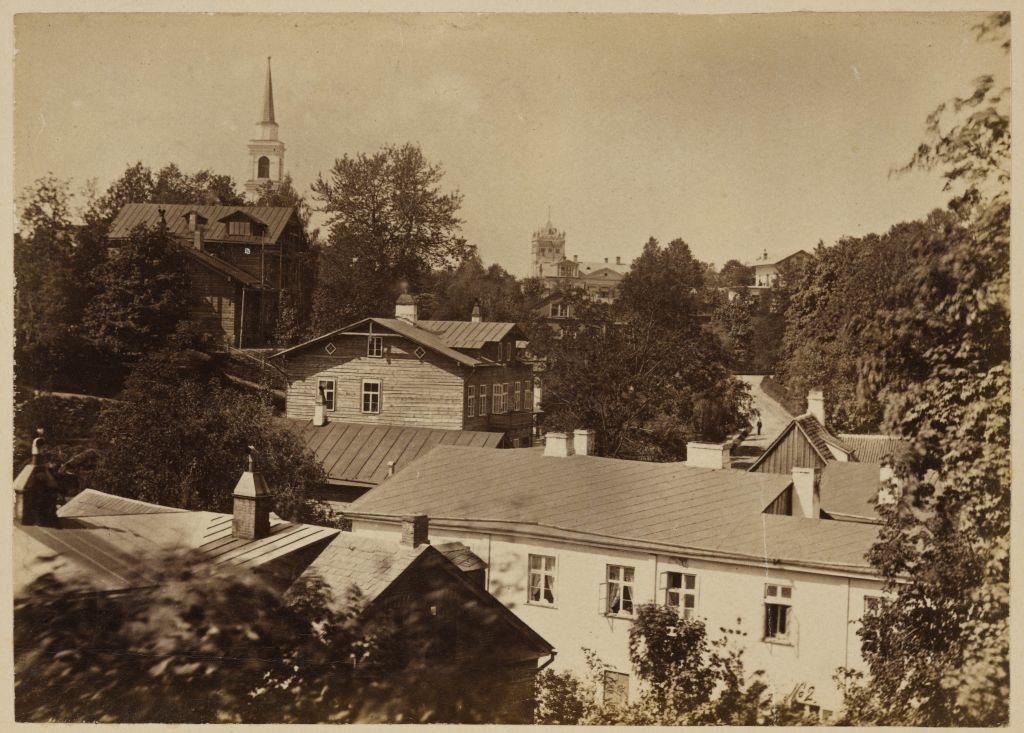 Vallikraavi Street, Tartu Maarja Church