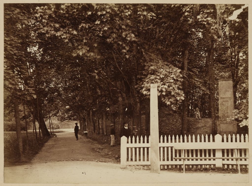 Allee Toomemäel, on the right monument of Karl Morgenstern