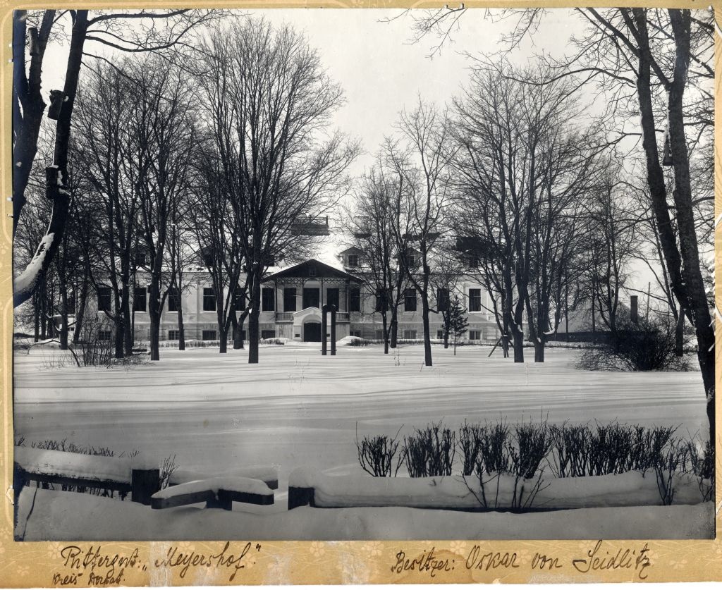 Winter view to the facade of the main building of the Meeri manor