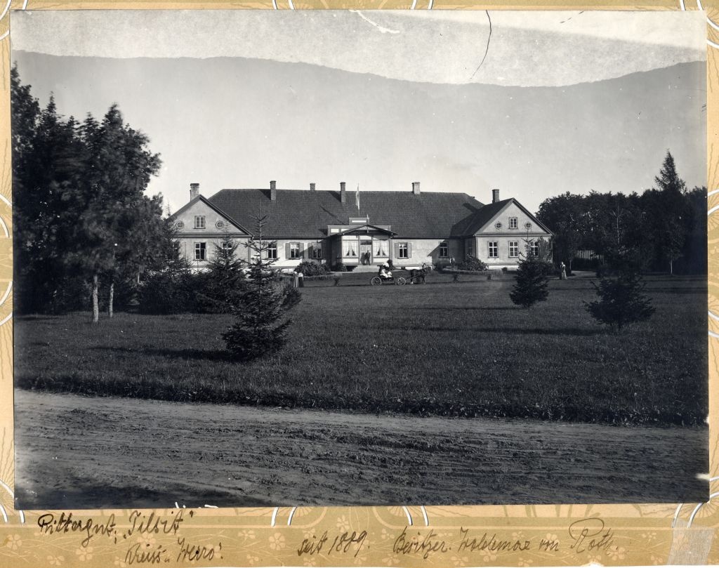View of the Tilsi Manor's Esiface