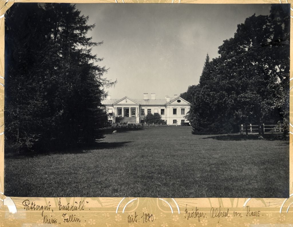 Fassade of the main building of Õisu Manor away