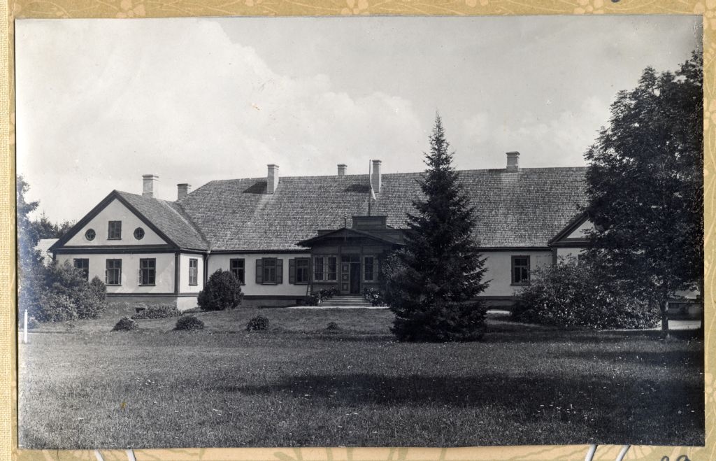 Tilsi Manor's main building