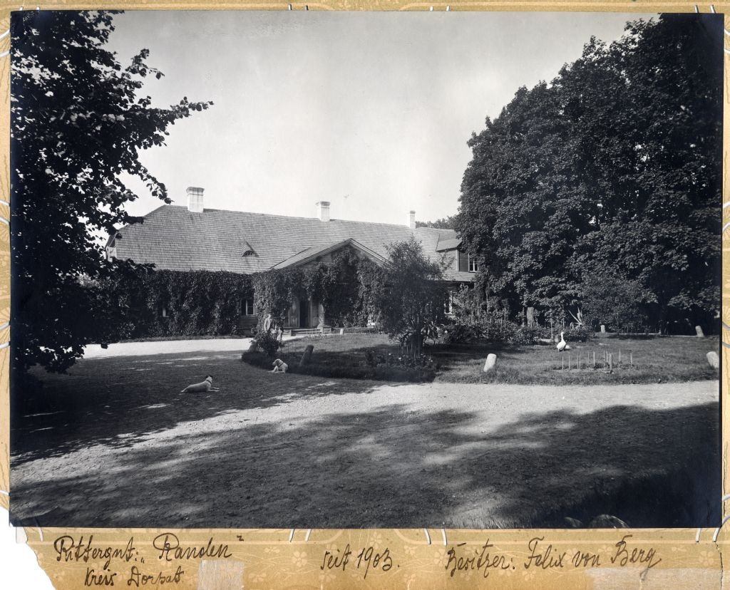 Rannu Manor Building Fassade and Exhibition