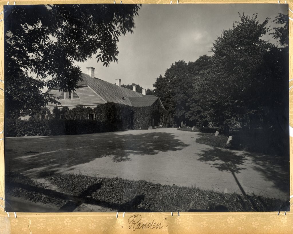 Rannu manor house façade from left side viewed