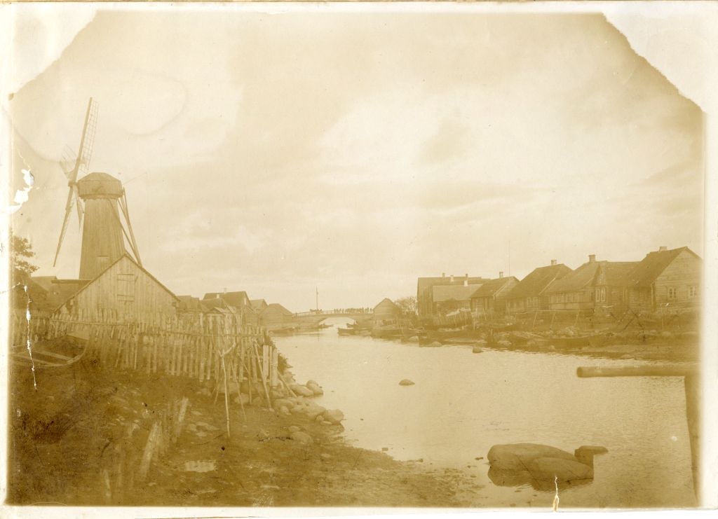 Settlement near the water body