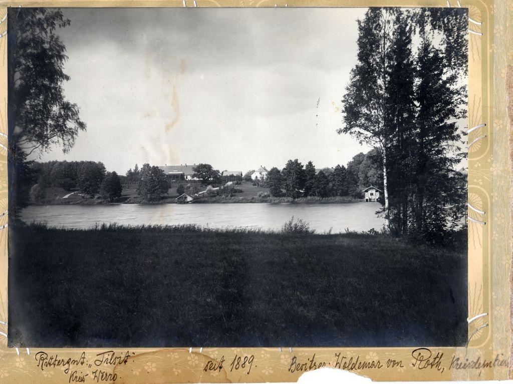 View of Tilsi Manor's backyard and façade and other buildings on the opposite shore of Tilsi Pikkjärvi