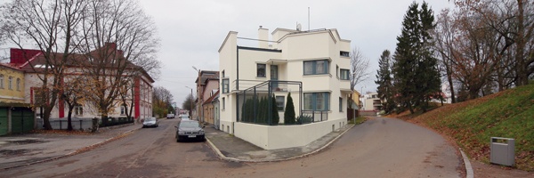 Olev Siinmaa eramu Pärnus, panoraamvaade hoonele. Arhitekt Olev Siinmaa