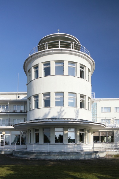 Pärnu rannahotell, vaade ümartiivale. Arhitektid Olev Siinmaa ja Anton Soans