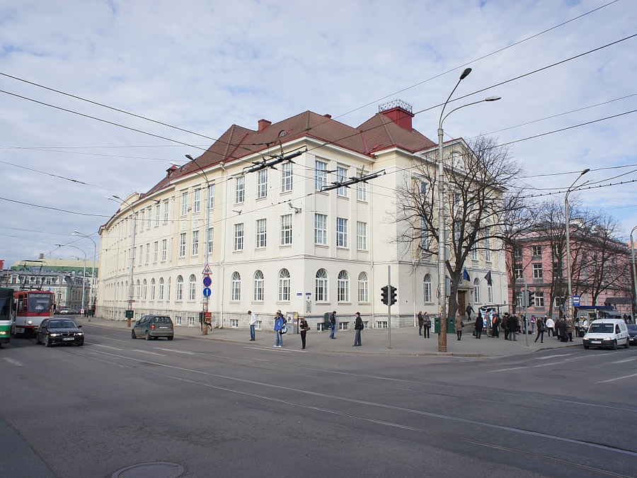 Kommertsgümnaasium Pärnu maanteel rephoto