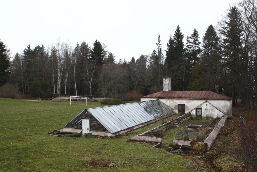 Säilinud osa Oru lossi kasvuhoonekompleksist, Toila, Ida-Virumaa. Arhitekt Roman Koolmar