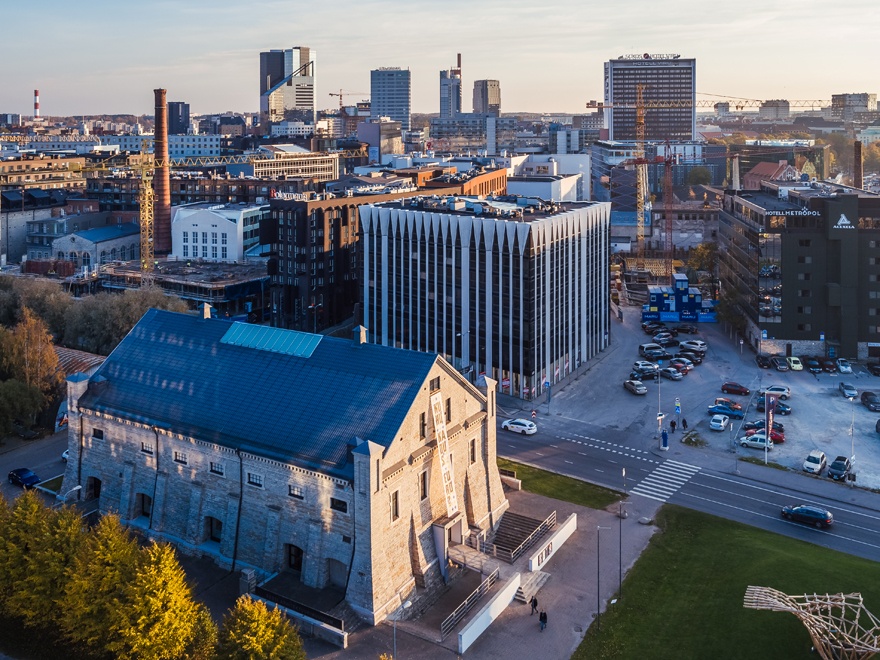 Rotermanni kvartal, esiplaanil Rotermanni Soolaladu, Eesti Arhitektuurimuuseum, Tallinn. Õhuvaated, droonifotod