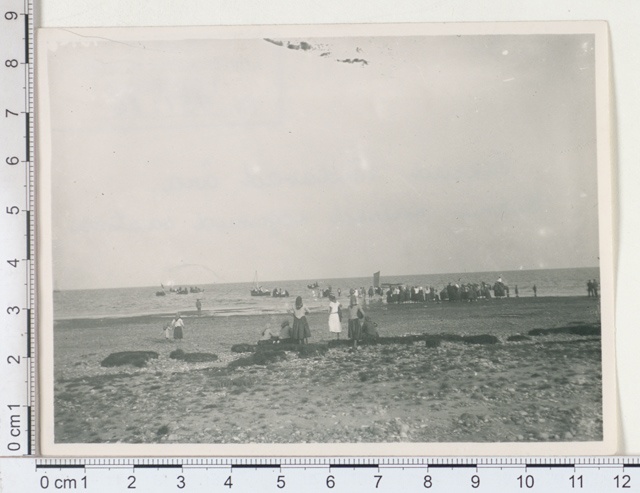 Germans drive away, Kihnu women gathered together to send