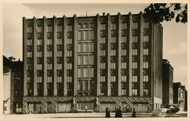 EKA maja, hilisem linnavalitsuse hoone Vabaduse väljakul (Vabaduse väljak 7). Arhitekt Robert Natus