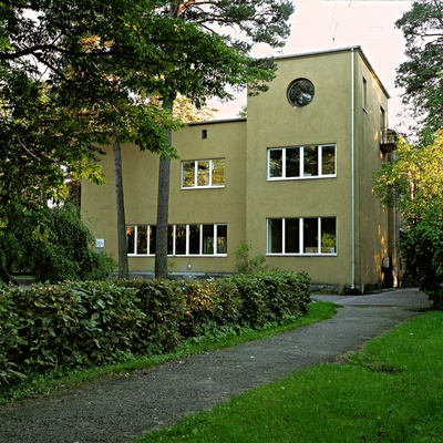 Nõmme Noortemaja / Nõmme huvikool, endine Kersoni villa, Nurme 40. Arhitekt Edgar Kuusik  similar photo
