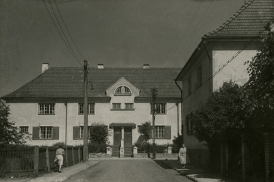 Kolde pst Tallinnas: ehitusühingu Oma Kolle elamugrupp. Arhitektid Herbert Johanson ja Eugen Habermann  similar photo