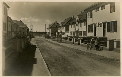 Tallinn, Kolde pst: ehitusühingu Oma Kolle majad. Arhitektid Herbert Johanson ja Eugen Habermann  similar photo