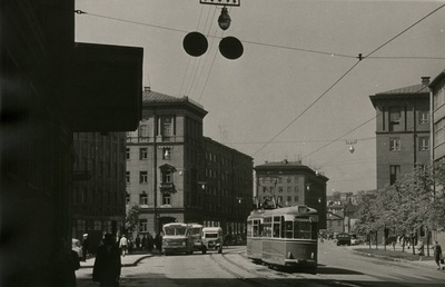 Tallinn, Narva mnt alguse uushoonestus 1960. aastate algul, kaadris bussid, autod ja tramm nr 3  similar photo