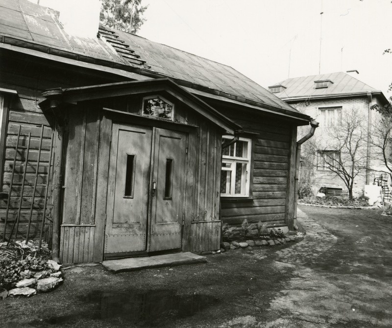 Pelgulinn: Ristiku 2 elamu välisuks