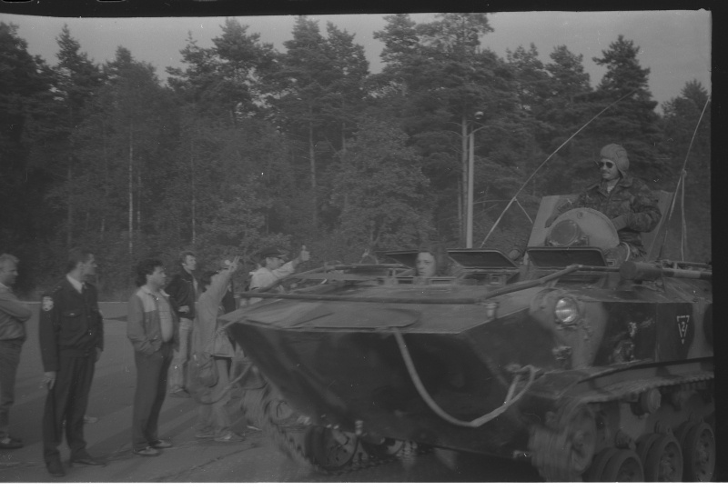 Soviet army soldiers leave the Teletorn in Kloostrimetsa, after the evening at 19.