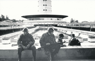 Photo Participants of the State Reverse Experience Russian soldiers on the territory of the TV Tower on August 21, 1991.  duplicate photo
