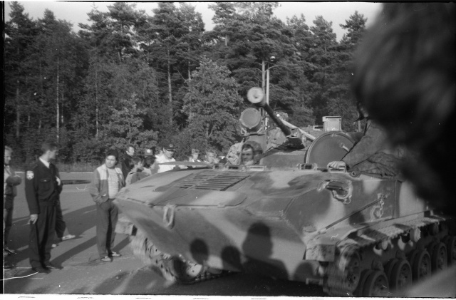 Soviet army soldiers leave the Teletorn in Kloostrimetsa, after the evening at 19.