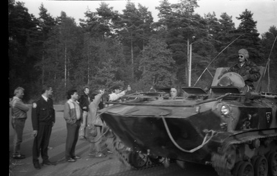 Soviet army soldiers leave the Teletorn in Kloostrimetsa, after the evening at 19.  similar photo