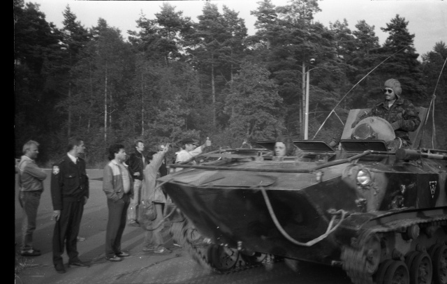 Soviet army soldiers leave the Teletorn in Kloostrimetsa, after the evening at 19.