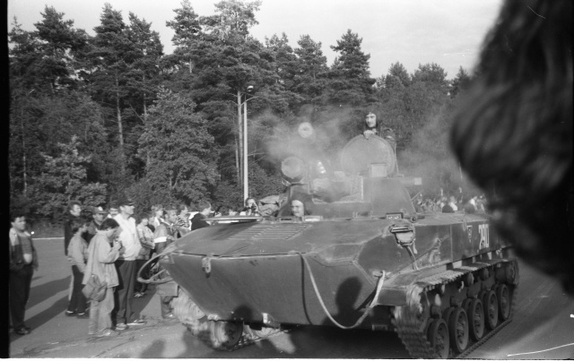 Soviet army soldiers leave the Teletorn in Kloostrimetsa, after the evening at 19.