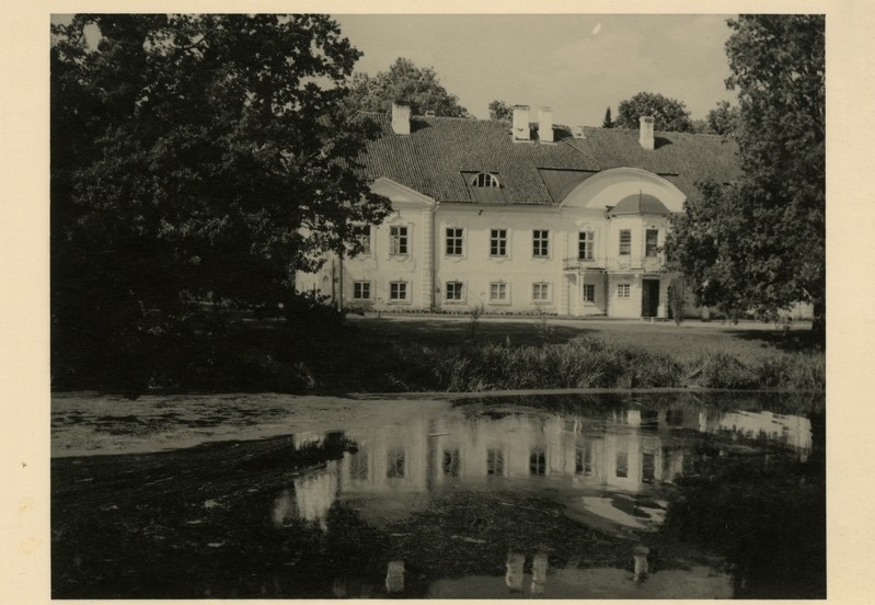 Ahja mõis, vaade üle tiigi