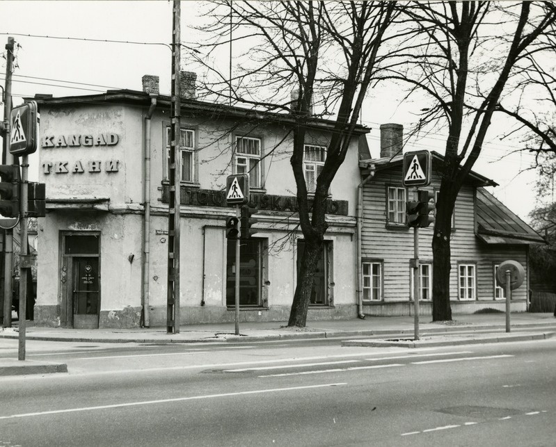 Pelgulinn: Paldiski mnt 40 elamu ja kauplus - tööstuskaubad ja kangad, hilisem restoran Kolm Sibulat