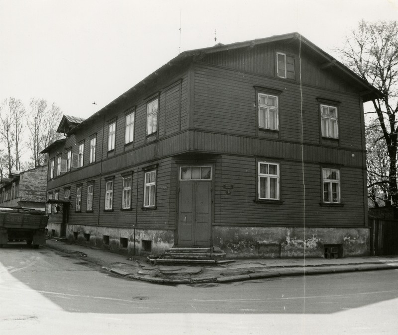 Pelgulinn: Härjapea 3 / Rohu 31 nurgamaja