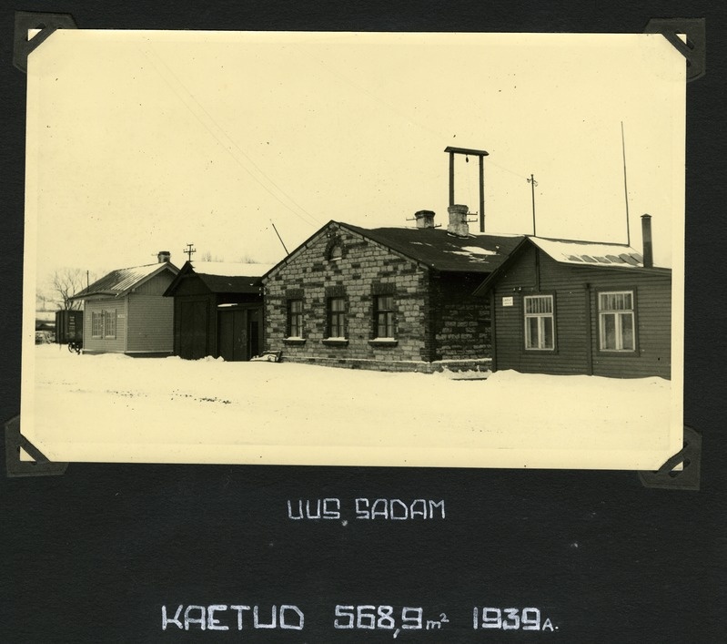 Veeteede talitus. Hooned Uus-Sadama tänaval (?) Tallinna sadamas