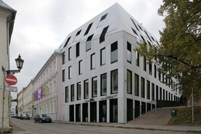 Hotell Lydia Tartus. Arhitektuuribürood Allianss ja Mudel (arhitektid Tarmo Teedumäe, Paco Ulman, Tõnis Savi, Indrek Tiigi)