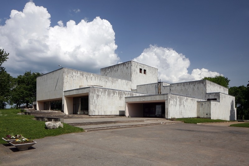 Tamsalu kultuurimaja, arhitektid Peep Jänes ja Tõnu Mellik