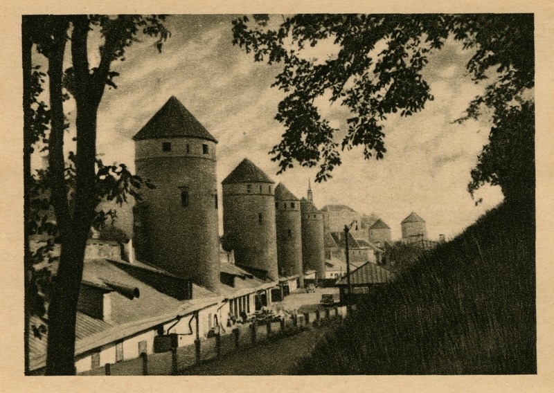 Tallinna linnamüür ja tornid. Vaade Skoone bastionilt