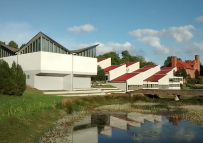 Photo album. Follow the 320 student places of the Sovhoostechnician study building. rephoto