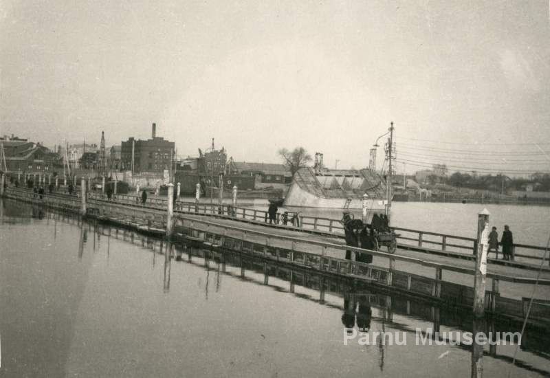 Photo, Pärnu leather bridge in 1937.