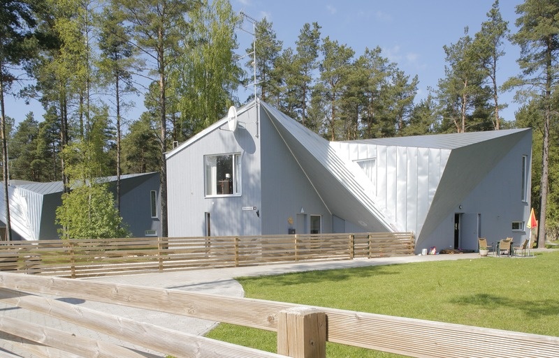 Paarismajad Kloostrimetsas Põdrakanepi teel. Arhitektuuribüroo Kosmos