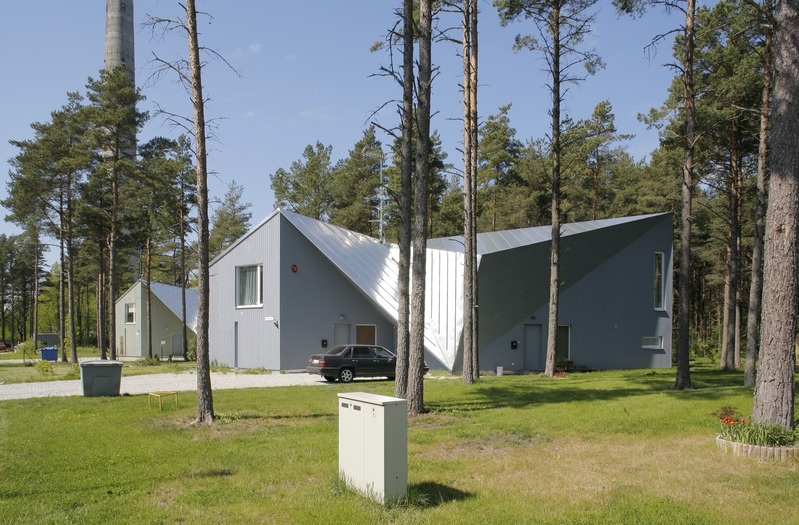 Paarismajad Kloostrimetsas Põdrakanepi teel. Arhitektuuribüroo Kosmos
