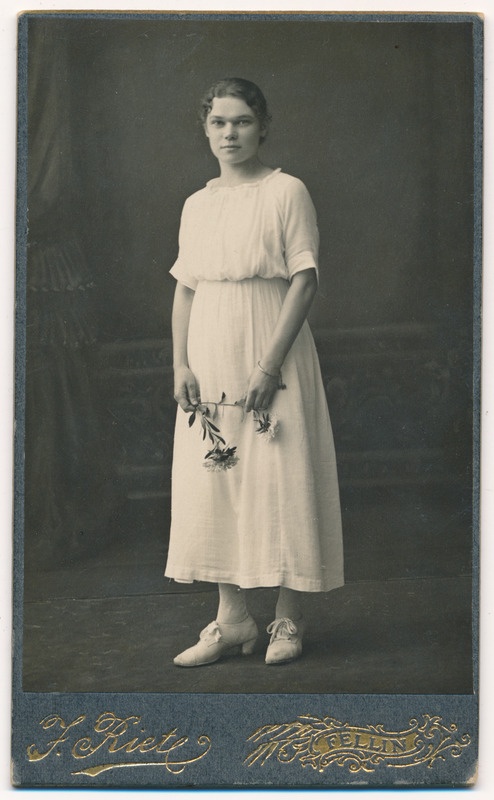 foto pappalusel, Hilda Jaakson-Teetsov u 1910